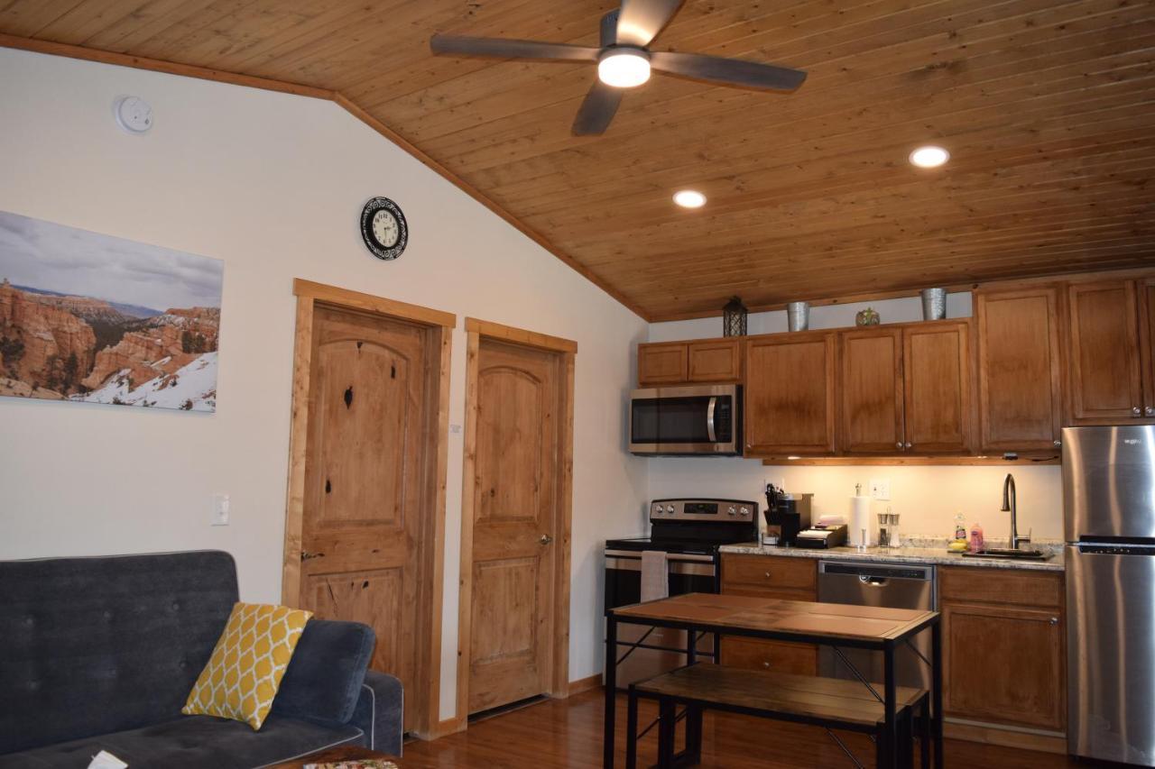 Villa Log At Bryce Canyon #1 *